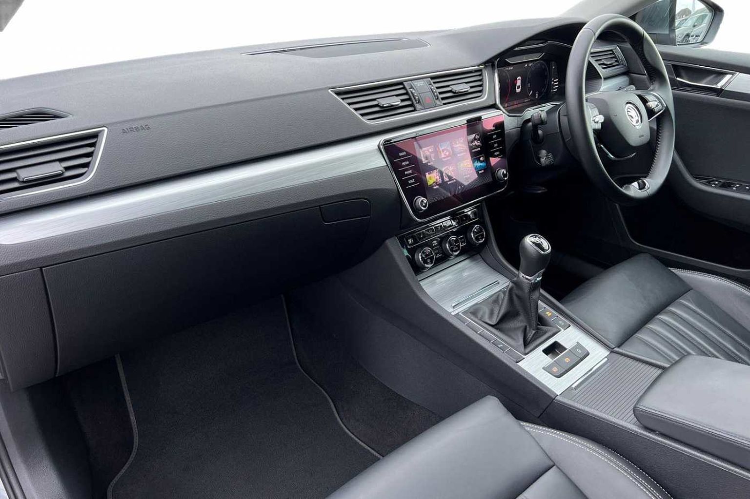 SKODA Superb Hatch SE Technology 1.5 TSI 150 PS 6G Man